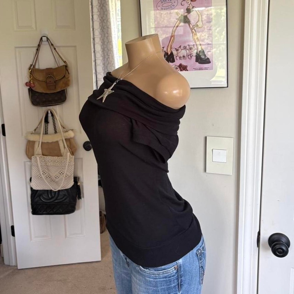 Y2K 2000s grunge Black Off Shoulder Top - Picture 2 of 5